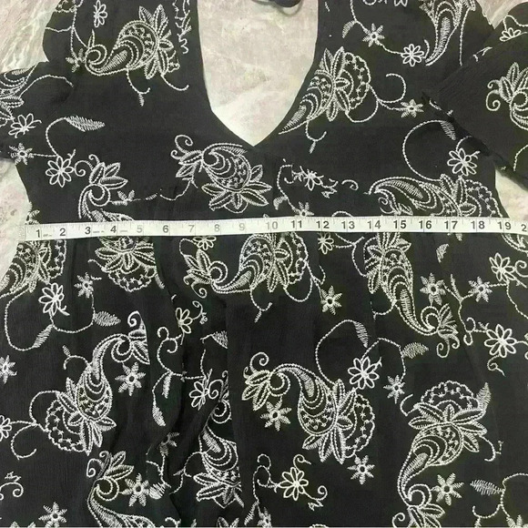 Altar’d State Blouse Women’s Black Embroidered Bell Sleeve Boho Tie Back Size M - Picture 5 of 8